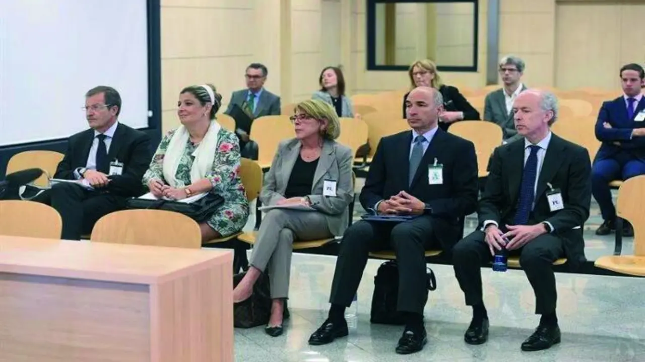Benjumea y S&aacute;nchez Ortega, primeros por la derecha, hoy en la Audiencia Nacional - efe