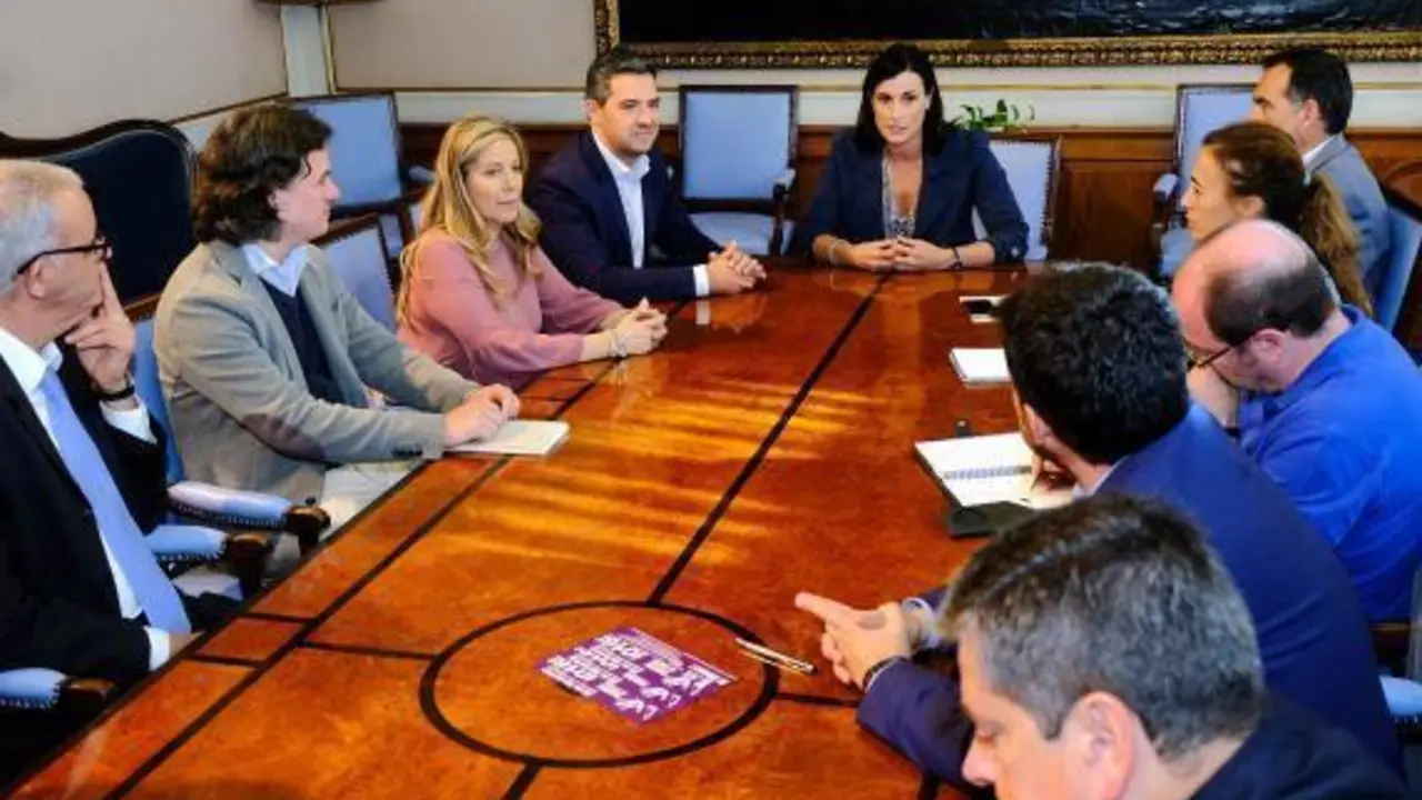 Reuni&oacute;n con la alcaldesa de Santander. - Viva Rota