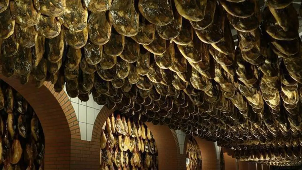 bodega de cinco jotas en jabugo - efe