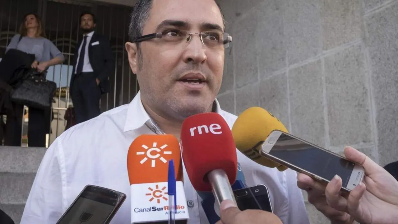El hermano y t&iacute;o de las v&iacute;ctimas - EFE