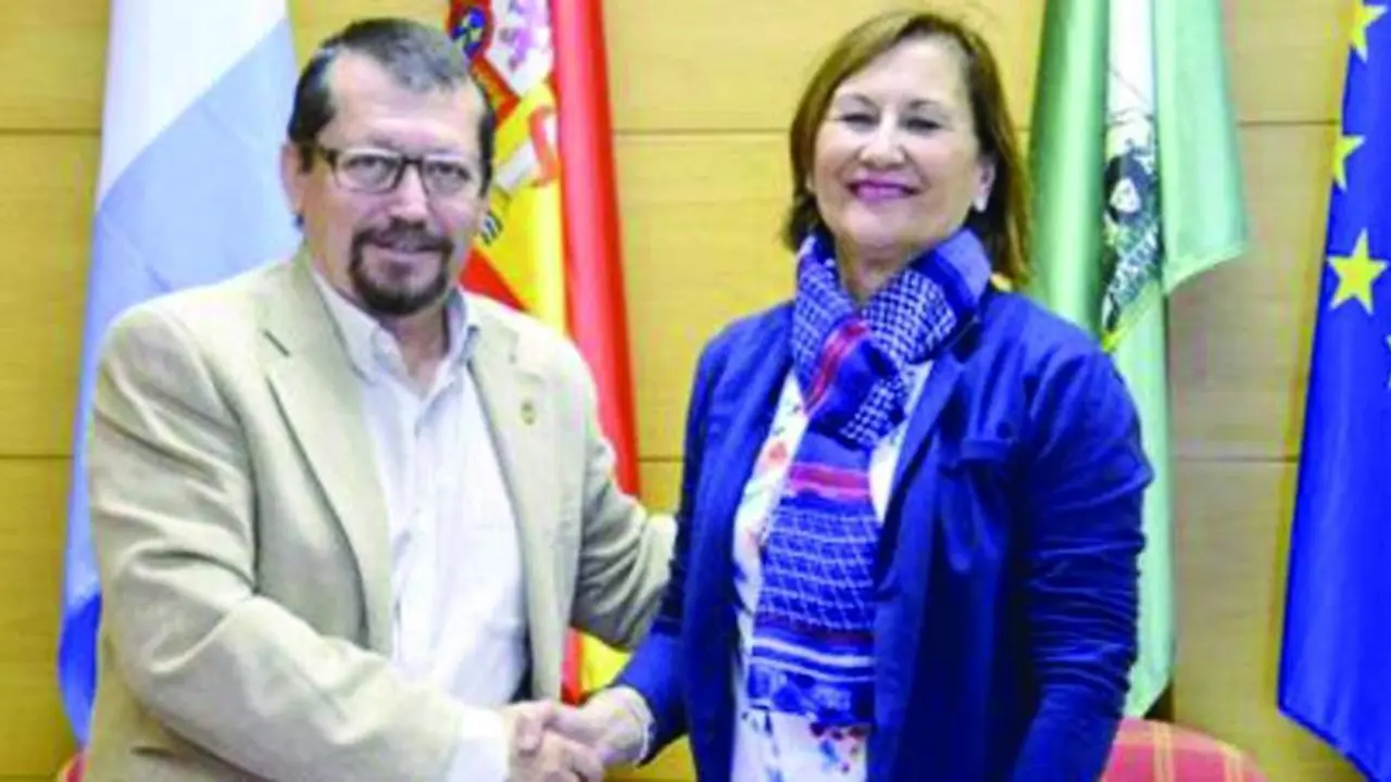 Firma del convenio. - V.M.