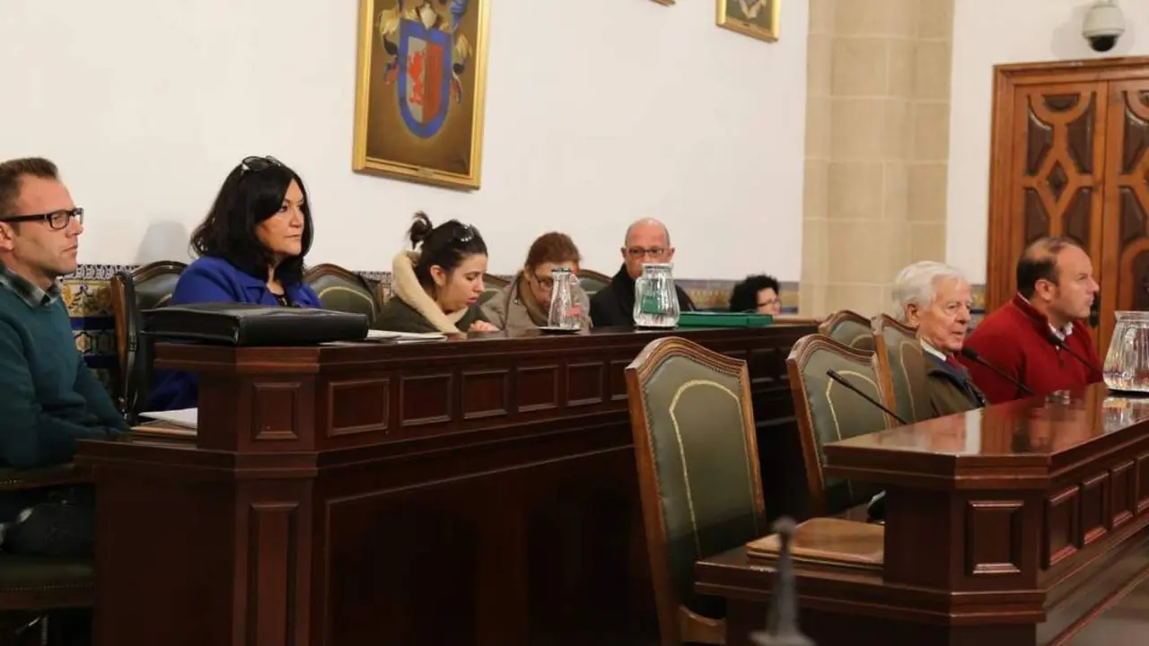 La bancada de RRUU en el Pleno, esta ma&ntilde;ana. - Viva Rota