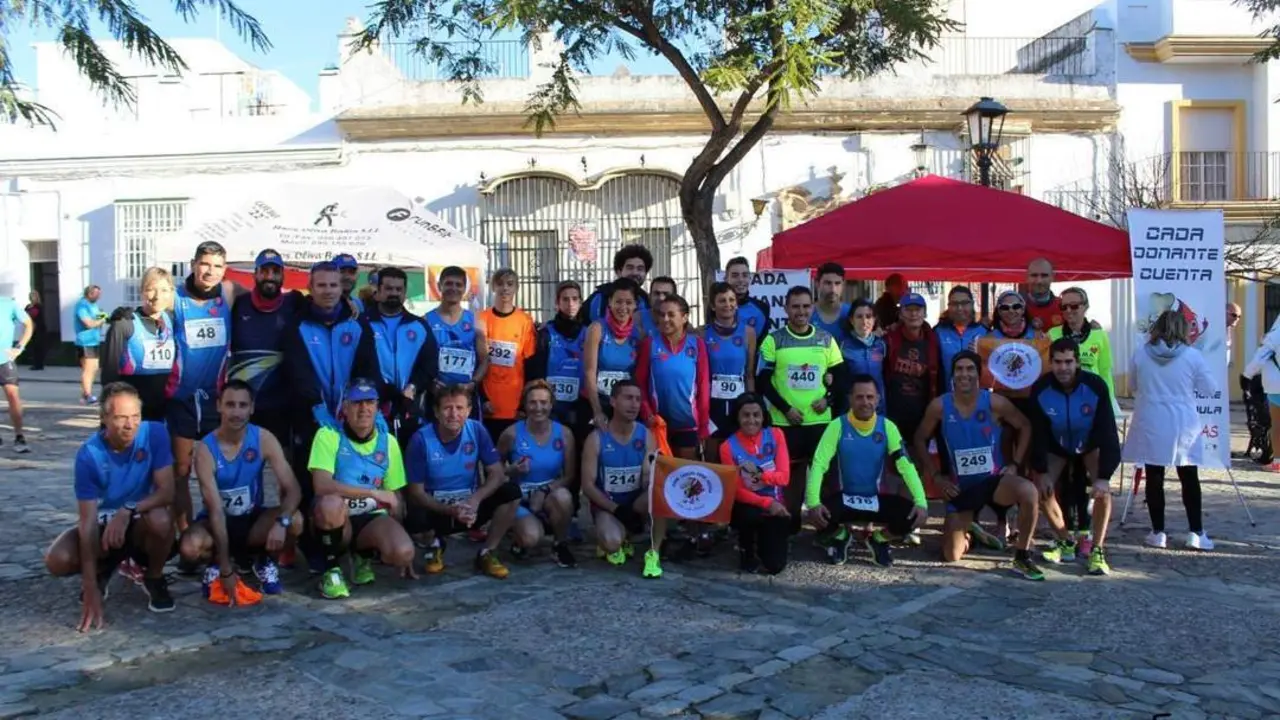 Medio centenar de carmoneros en la Carrera de la Divina Pastora. - M.L.
