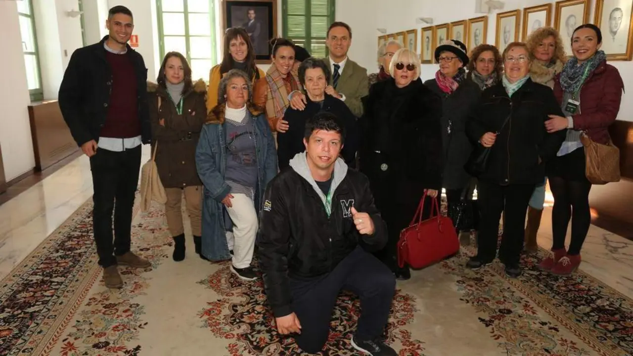 Mayores de Barrio Alto en el Ayuntamiento de El Puerto - Andaluc&iacute;a Informaci&oacute;n