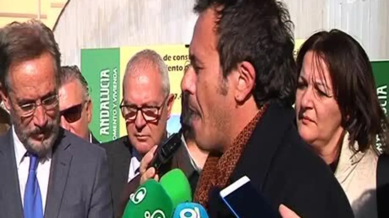 El alcalde recuerda a Roman&iacute; la compra de m&oacute;viles a "su cu&ntilde;ado"