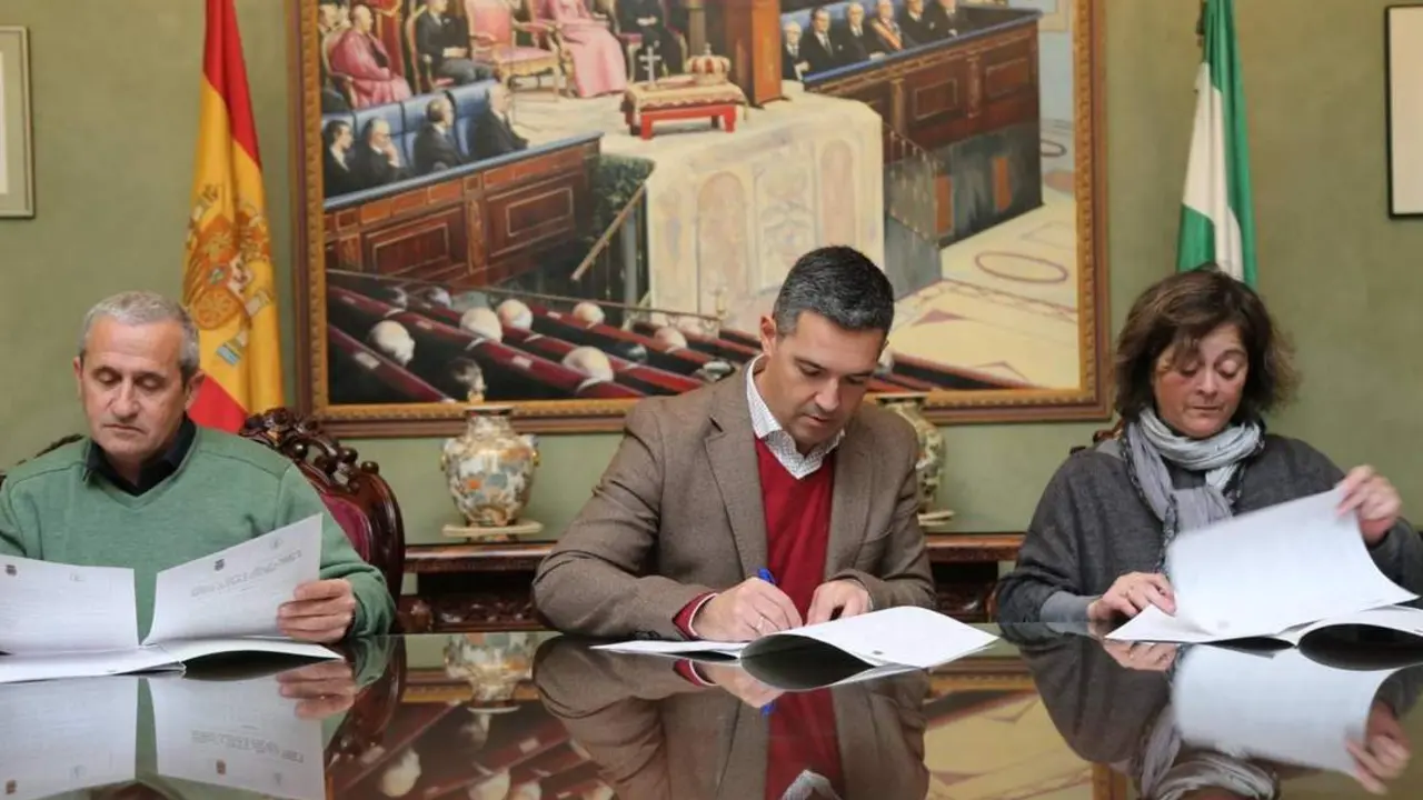 Firma del convenio con AROFI. - Viva Rota