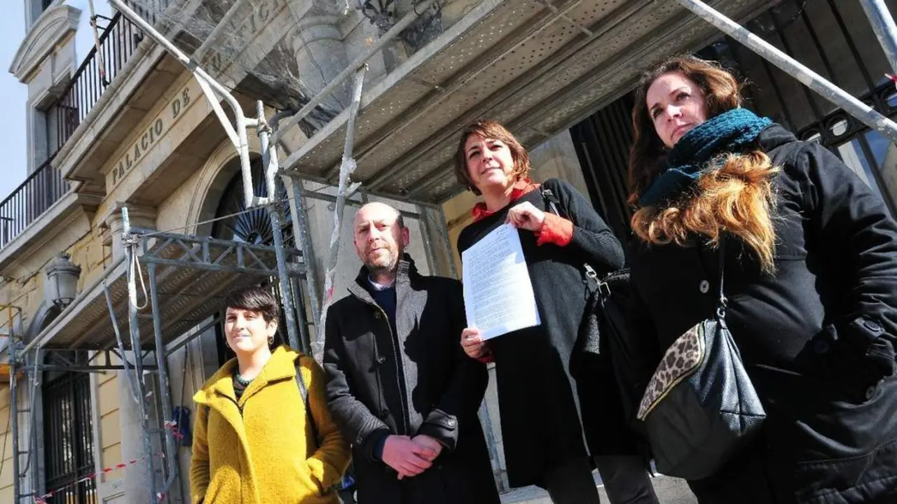 El Partido Comunista denuncia a la legi&oacute;n ante la Fiscal&iacute;a de C&aacute;diz - Eulogio Garc&iacute;a