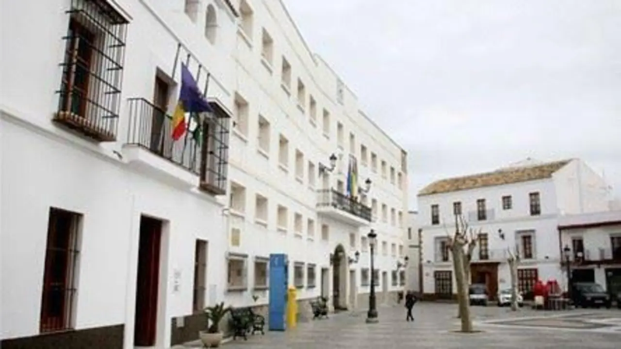 Al fondo, edificio Garc&iacute;a S&aacute;nchez. - Viva Rota
