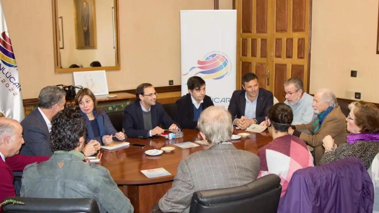 Reuni&oacute;n con los miembros de 'Iniciativa Ciudadana'. - Informaci&oacute;n.
