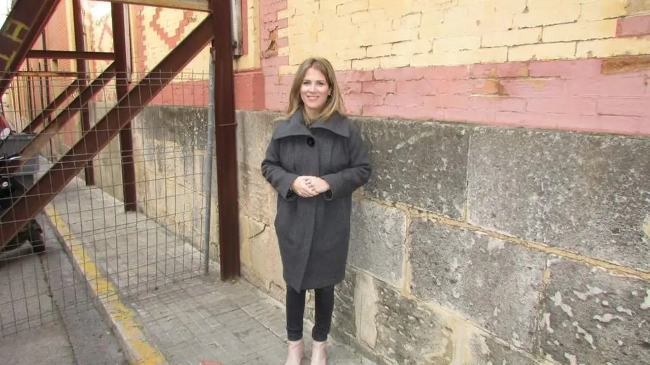 Ana Mestre, en el exterior del Palacio de Orleans. - Ra&uacute;l J. Bustillos.