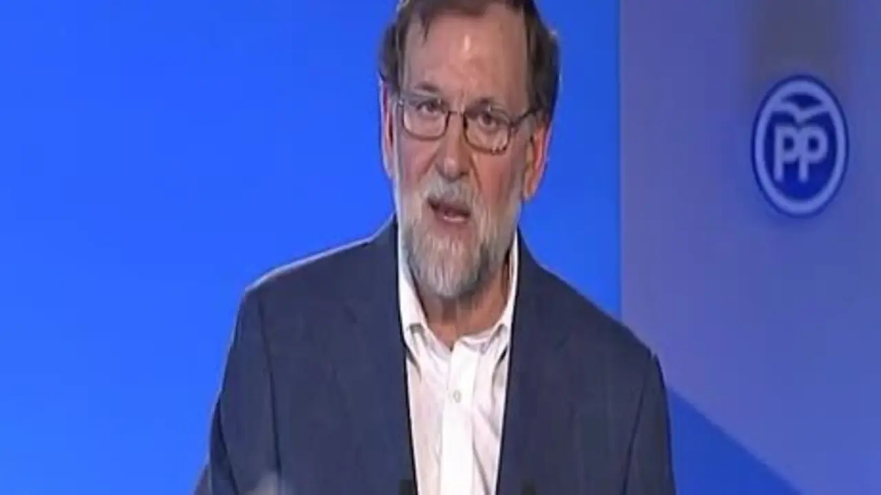 Rajoy insta a independentistas a buscar un candidato que cumpla la ley