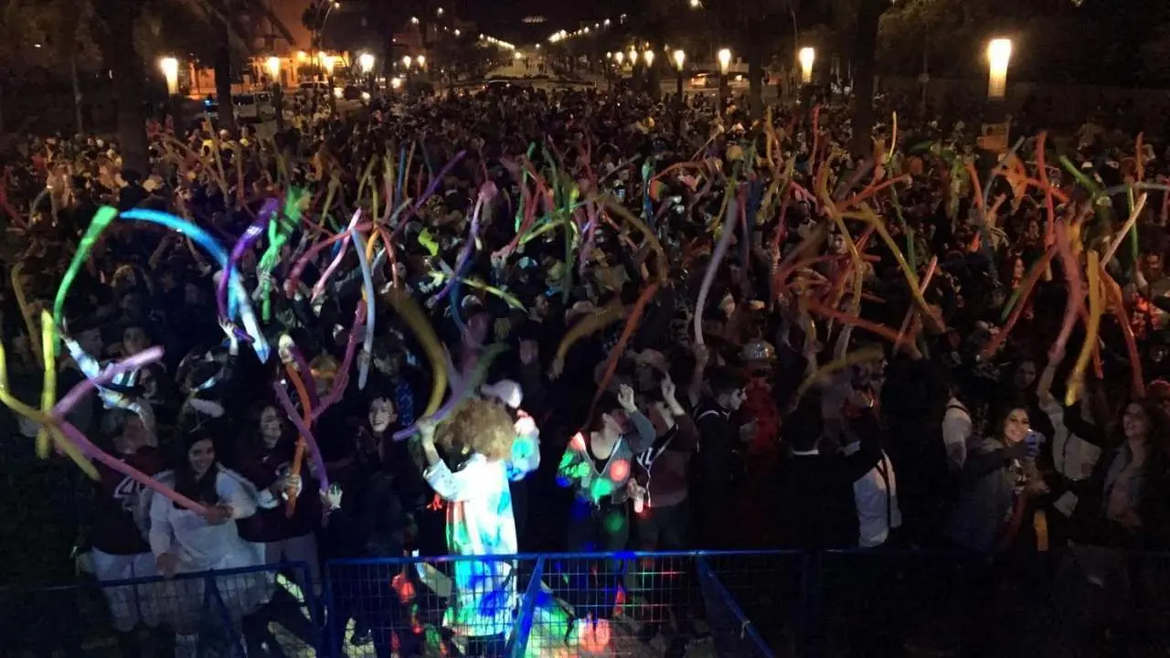 Ambiente en la carpa de Carnaval. - Informaci&oacute;n.