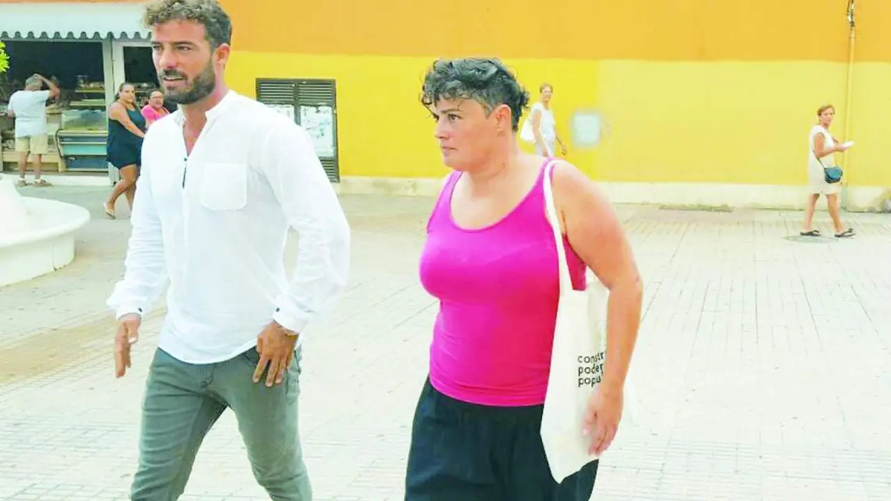 Alexis entrando en el juzgado. - Viva