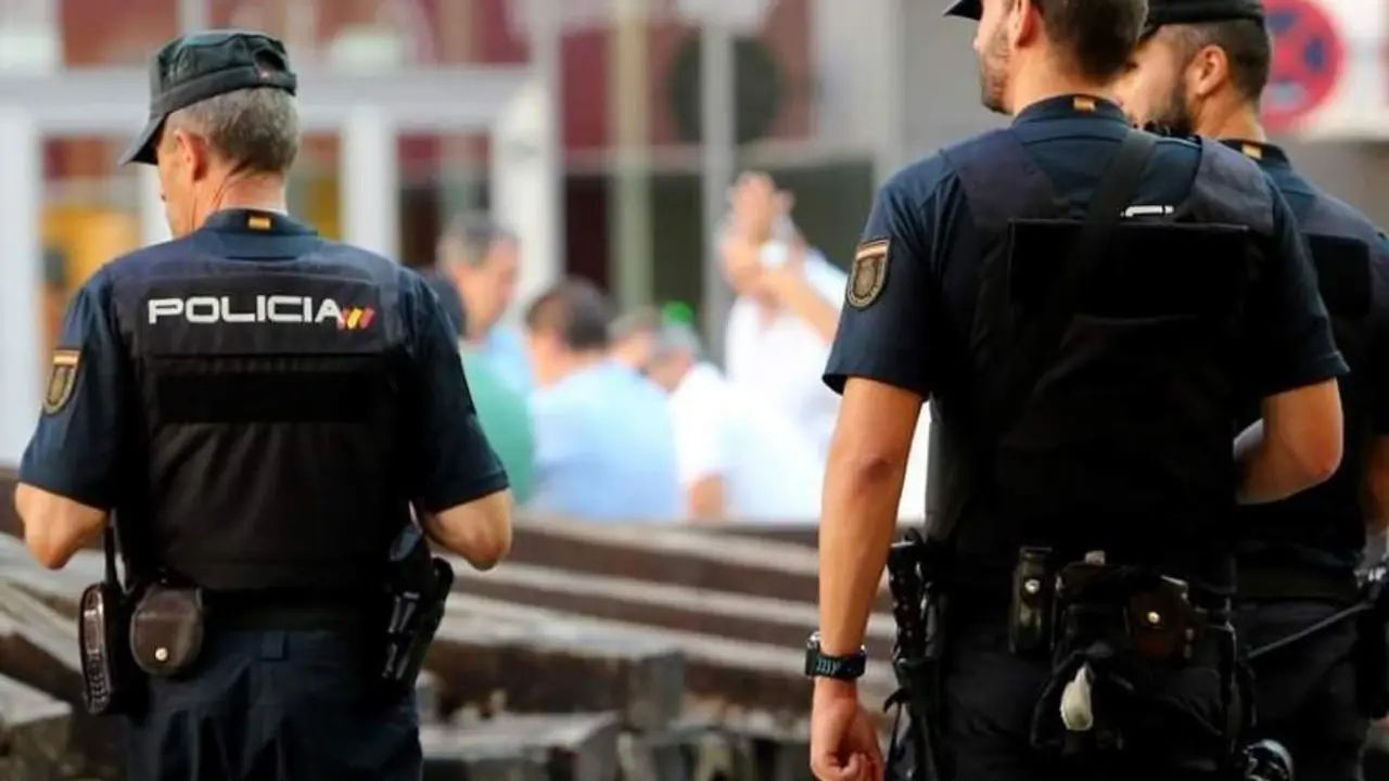 Polic&iacute;a Nacional - VM