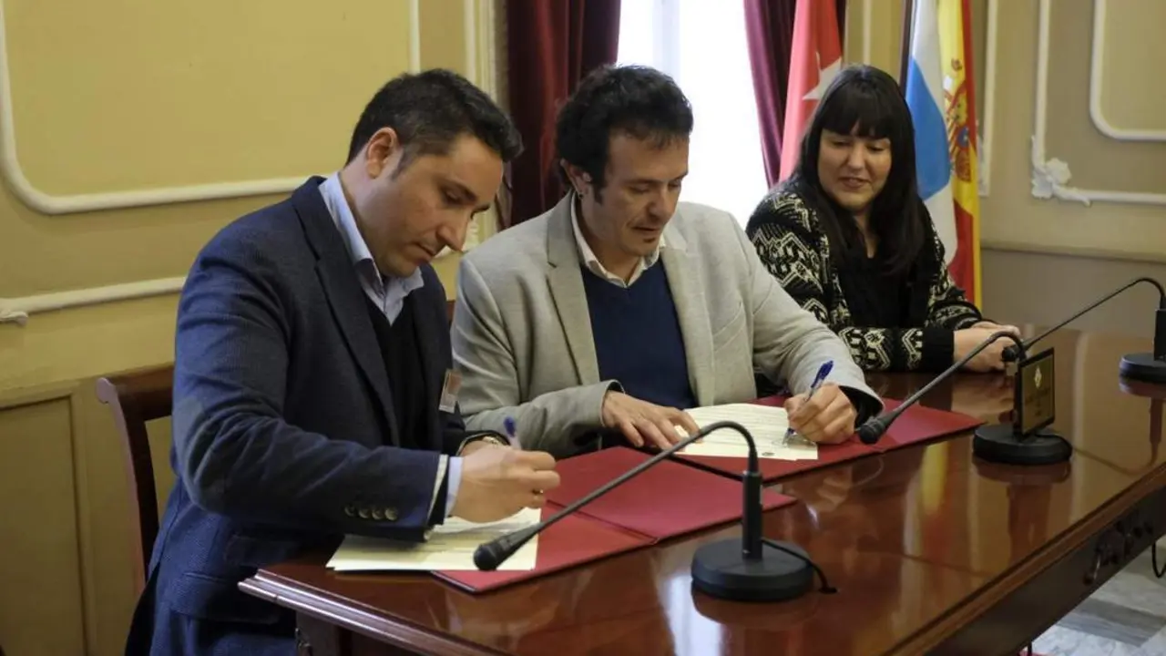 Firma del convenio. - MF
