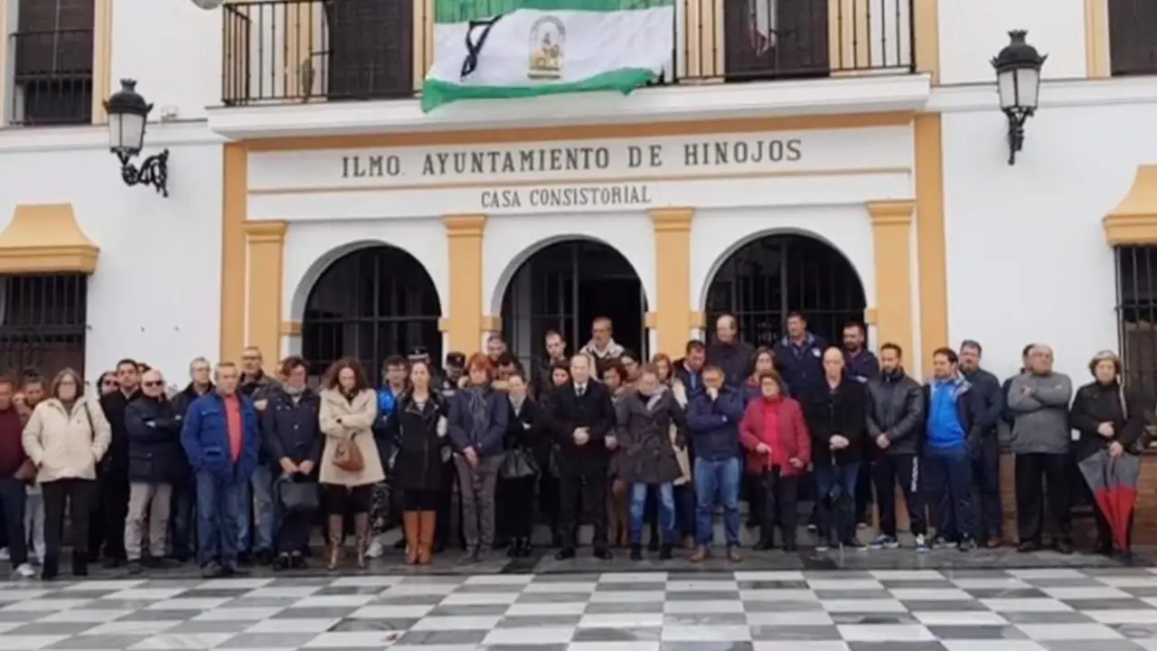 Minuto de silencio en Hinojos. - VH