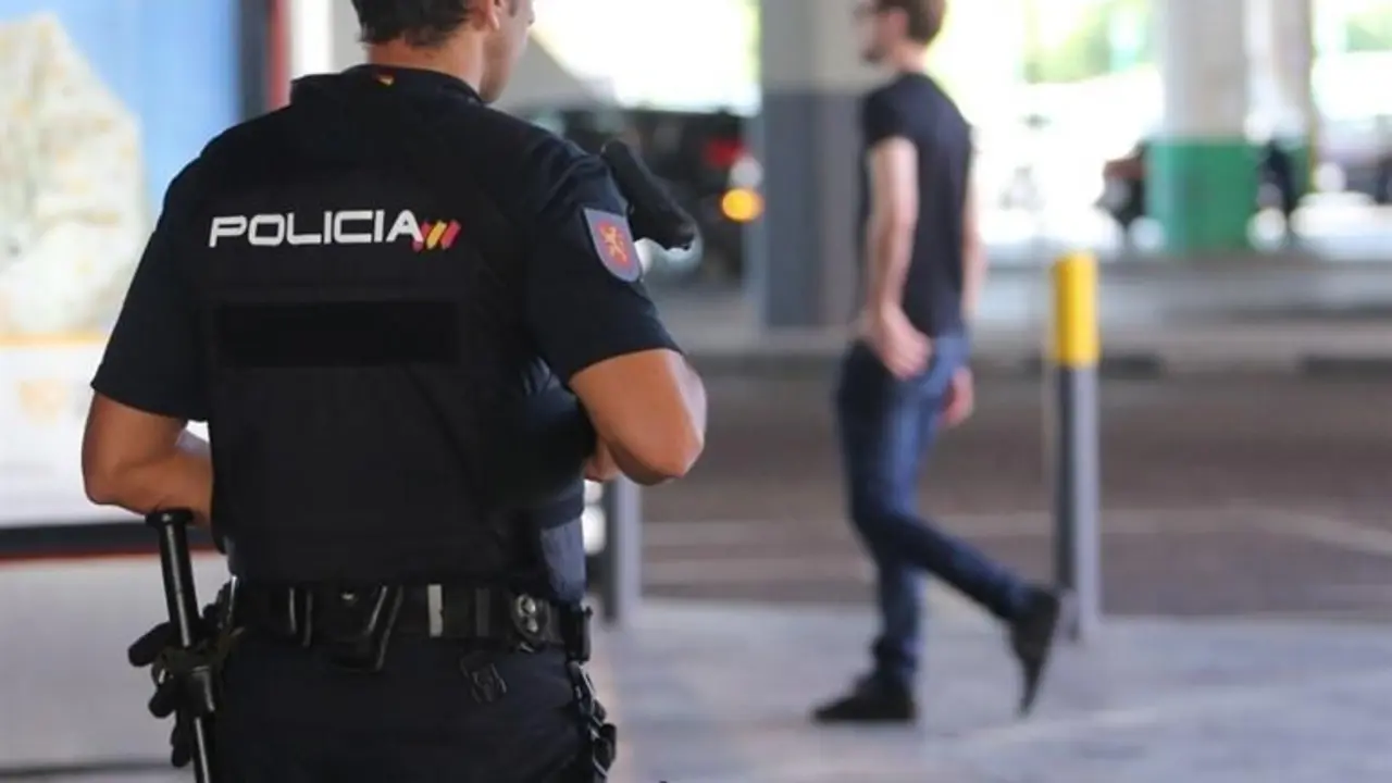 Polic&iacute;a Nacional. - 