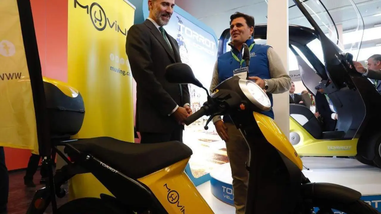 Felipe VI en el stand. - 
