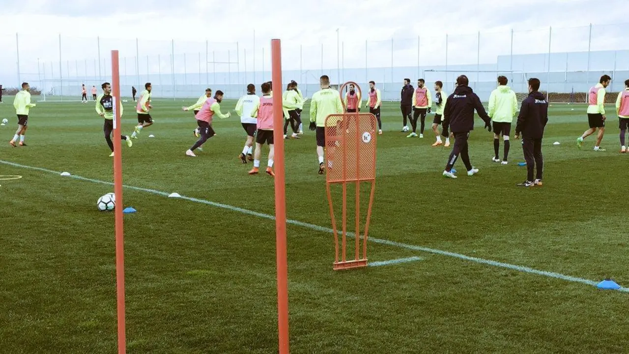 Entrenamiento del Granada. - @GranadaCdeF