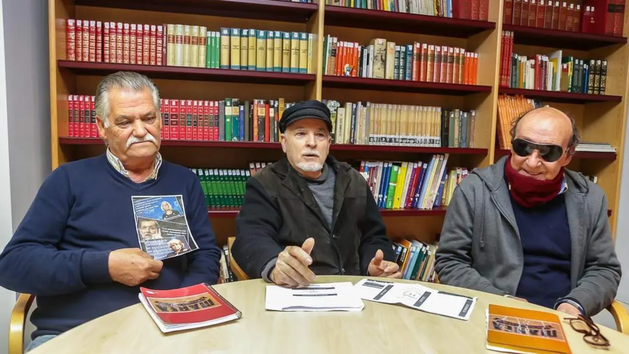 Juan Miguel y Juan Pedro, dos maestros jerezanos, comenzaron a organizarse y al poco tiempo se uni&oacute; Paco G&oacute;mez.  - Cristo Garc&iacute;a