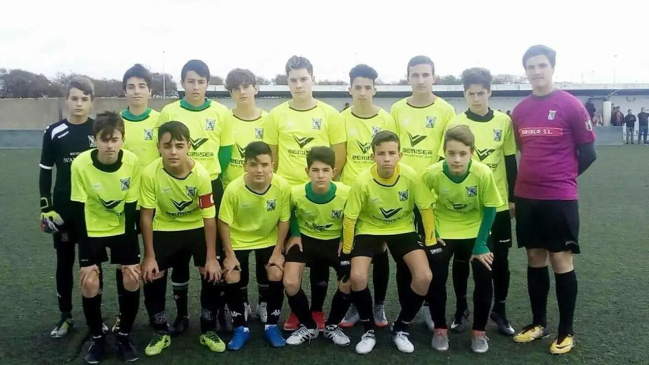 El equipo infantil A del Atl&eacute;tico Sanluque&ntilde;o en Huelva - A. I.