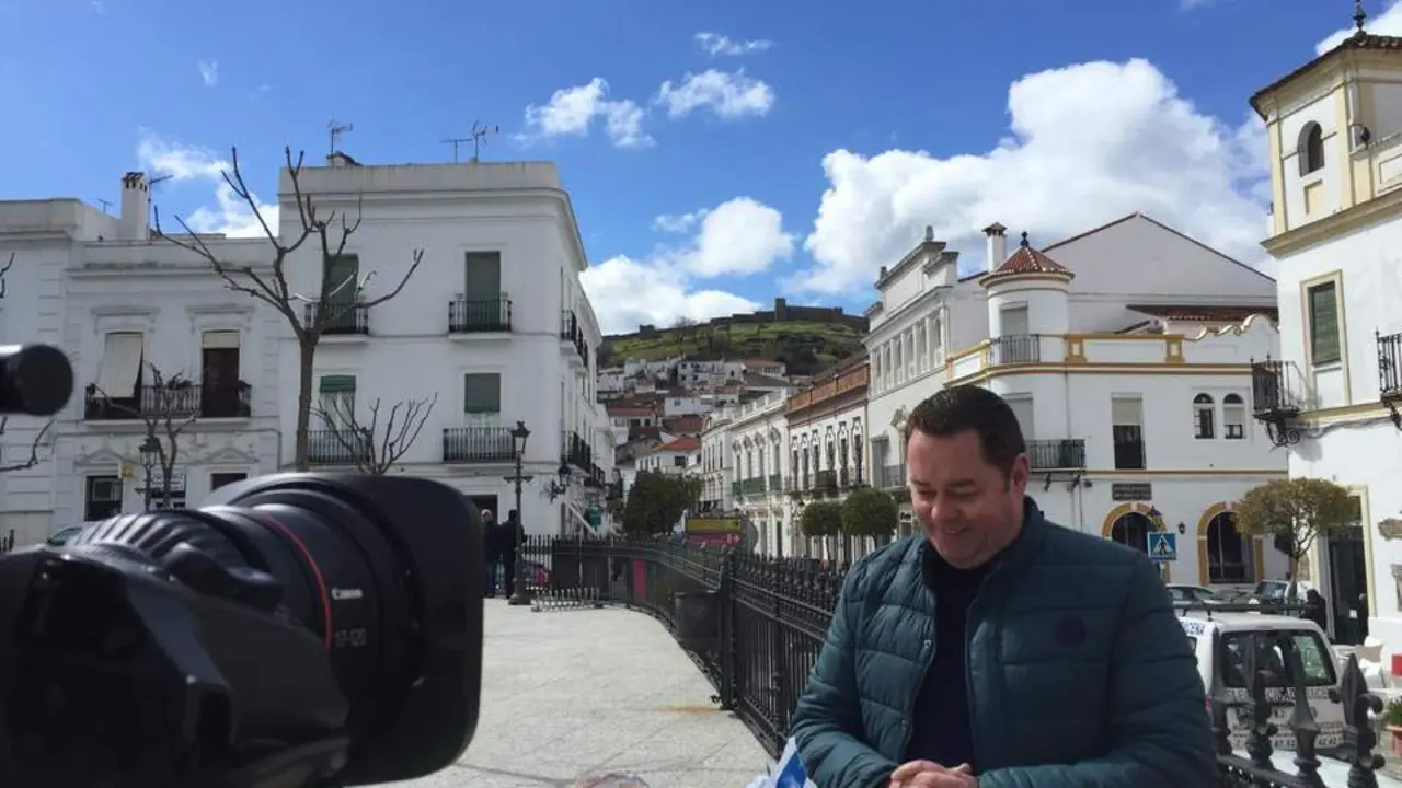El popular chef irland&eacute;s Neven Maguire graba un programa en la Sierra