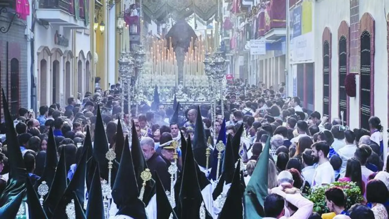 Cielo en paz en el d&iacute;a mariano
