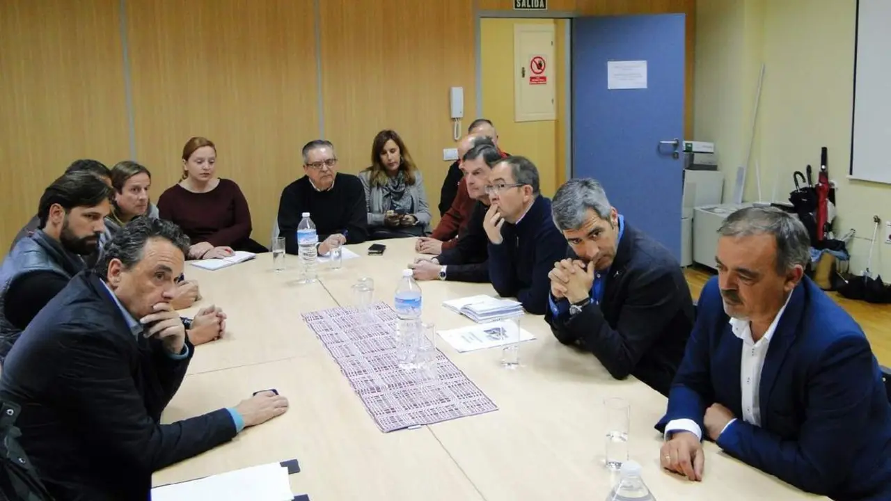 Reuni&oacute;n en la ACEB. - AI