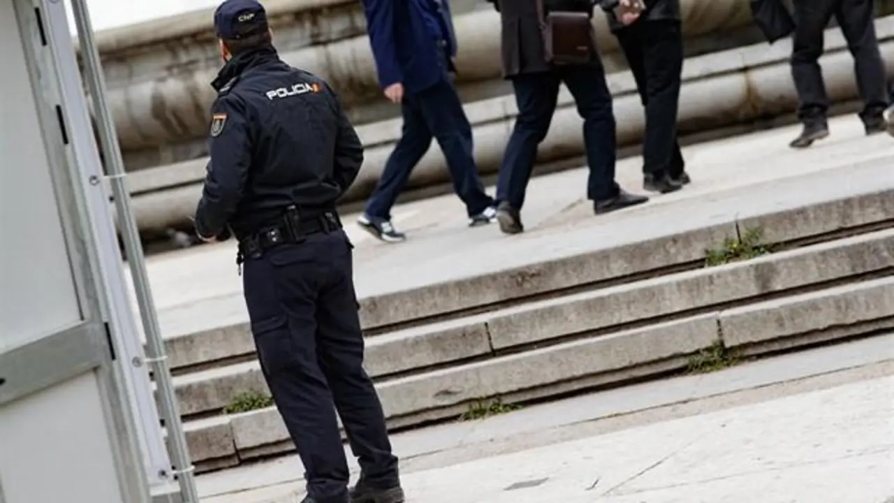 POLICIA NACIONAL. - VIVA MARBELLA