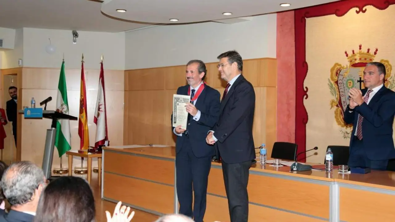 El decano de los abogados de M&aacute;laga recibe la Cruz de San Raimundo