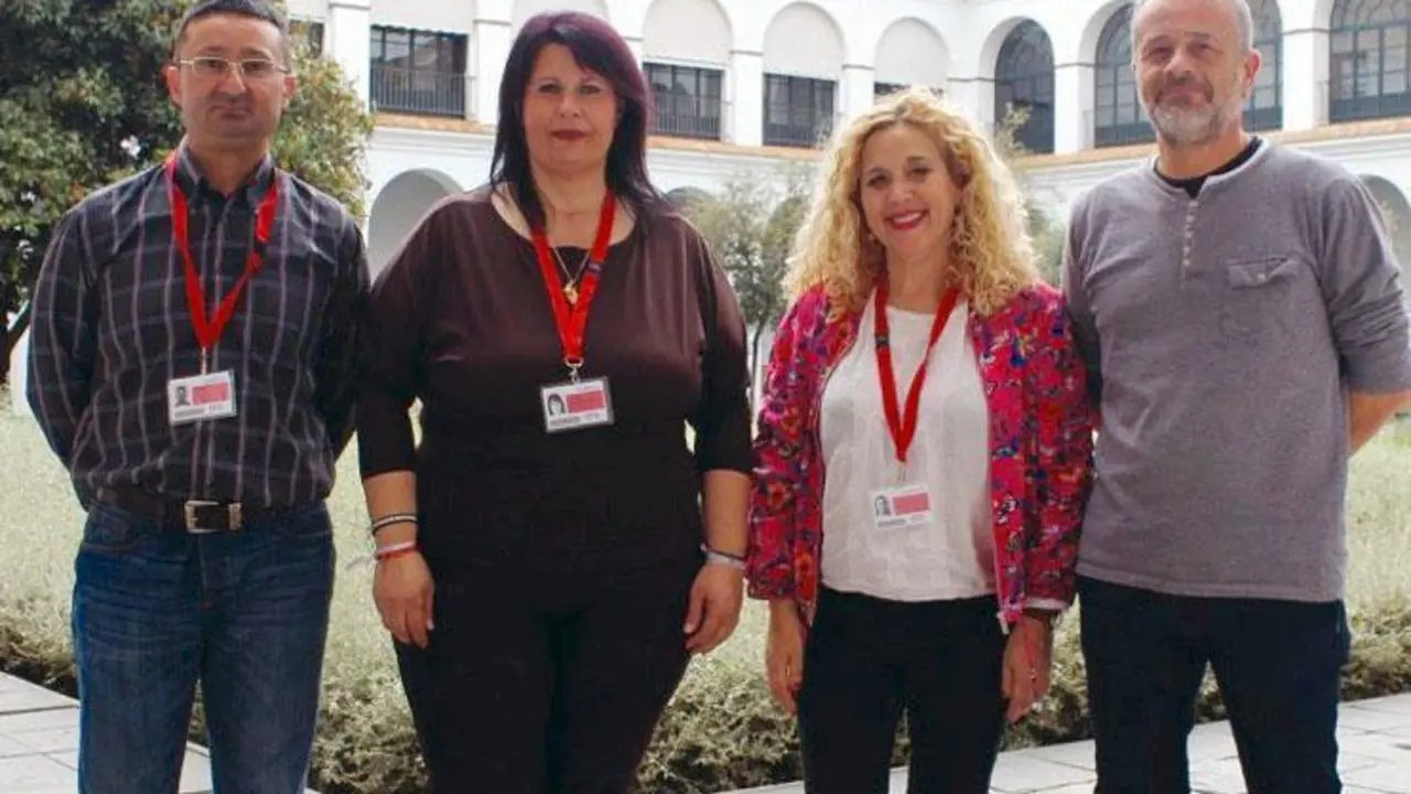 Padres de Teatinos y representantes de IU. - VM