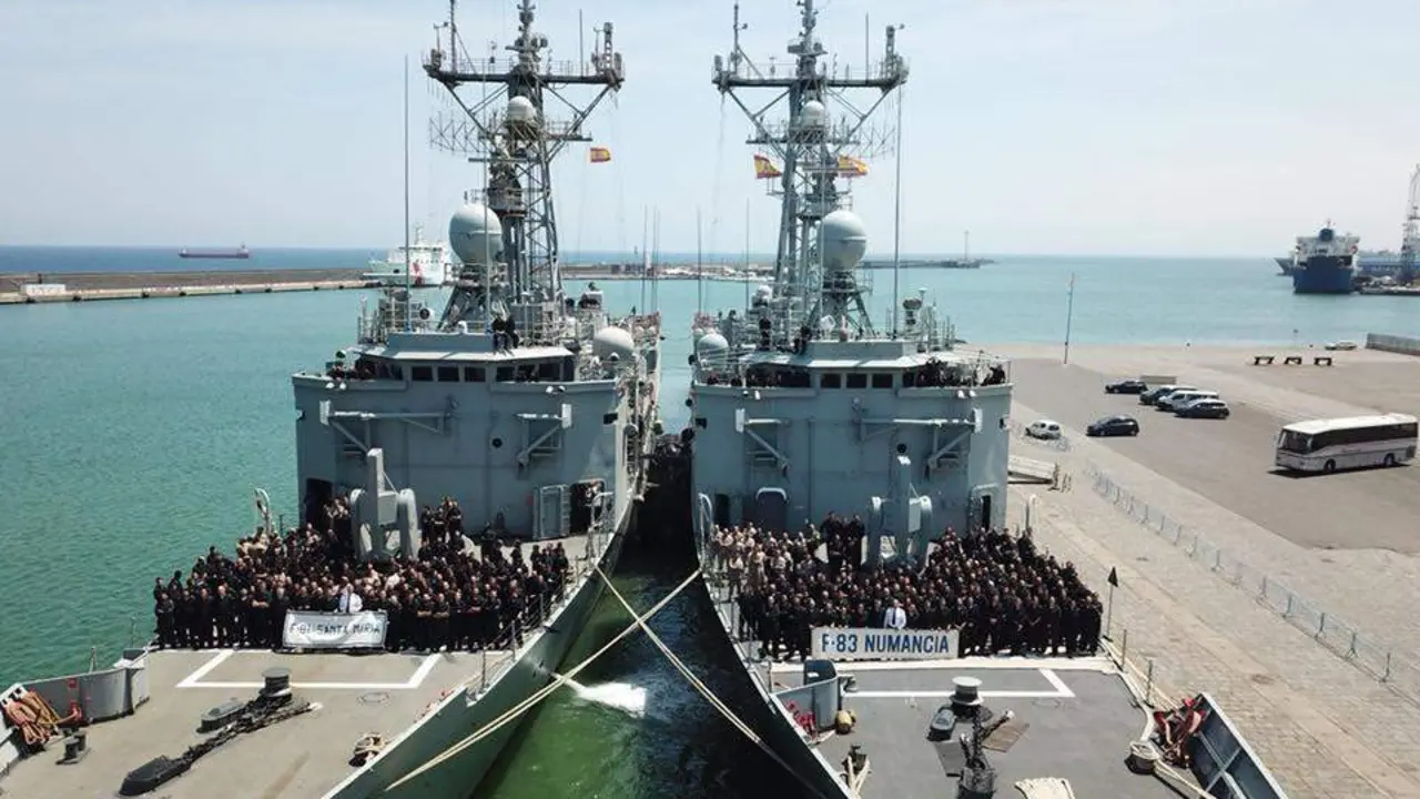 Relevo de buques espa&ntilde;oles en el puerto de Catania