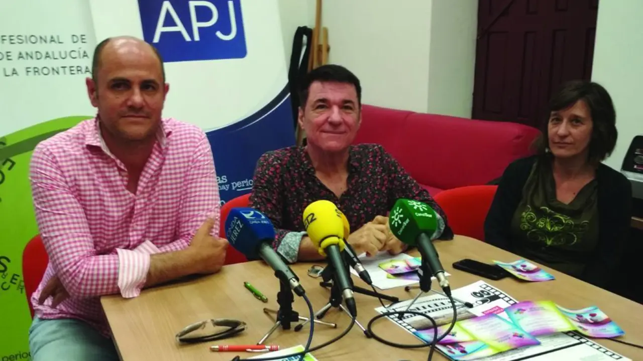 Miembros de la asociaci&oacute;n y padres de acogida.  - Viva Jerez