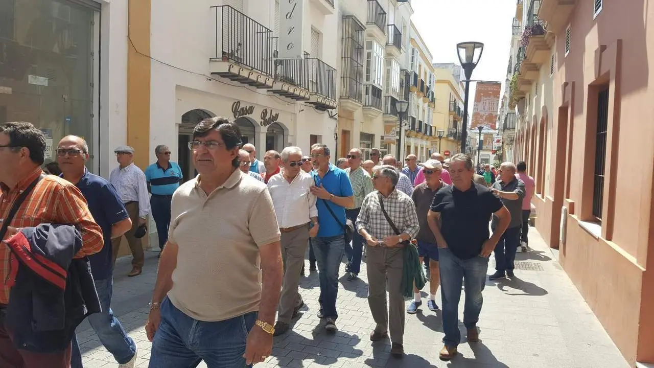 Los pensionistas en su ruta semanal - B. G. S. 