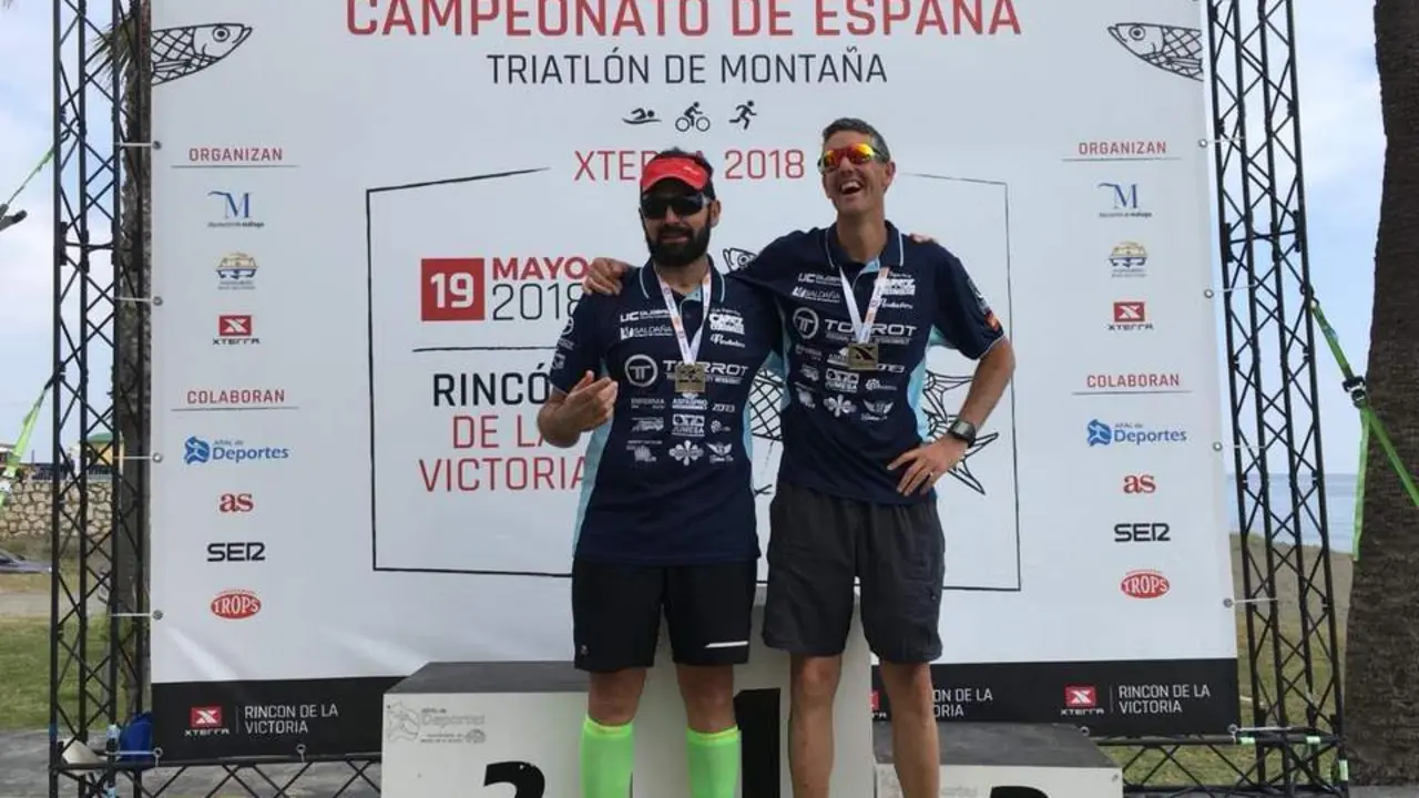 Cand&oacute;n y Mac&iacute;as, en el podio. - Viva