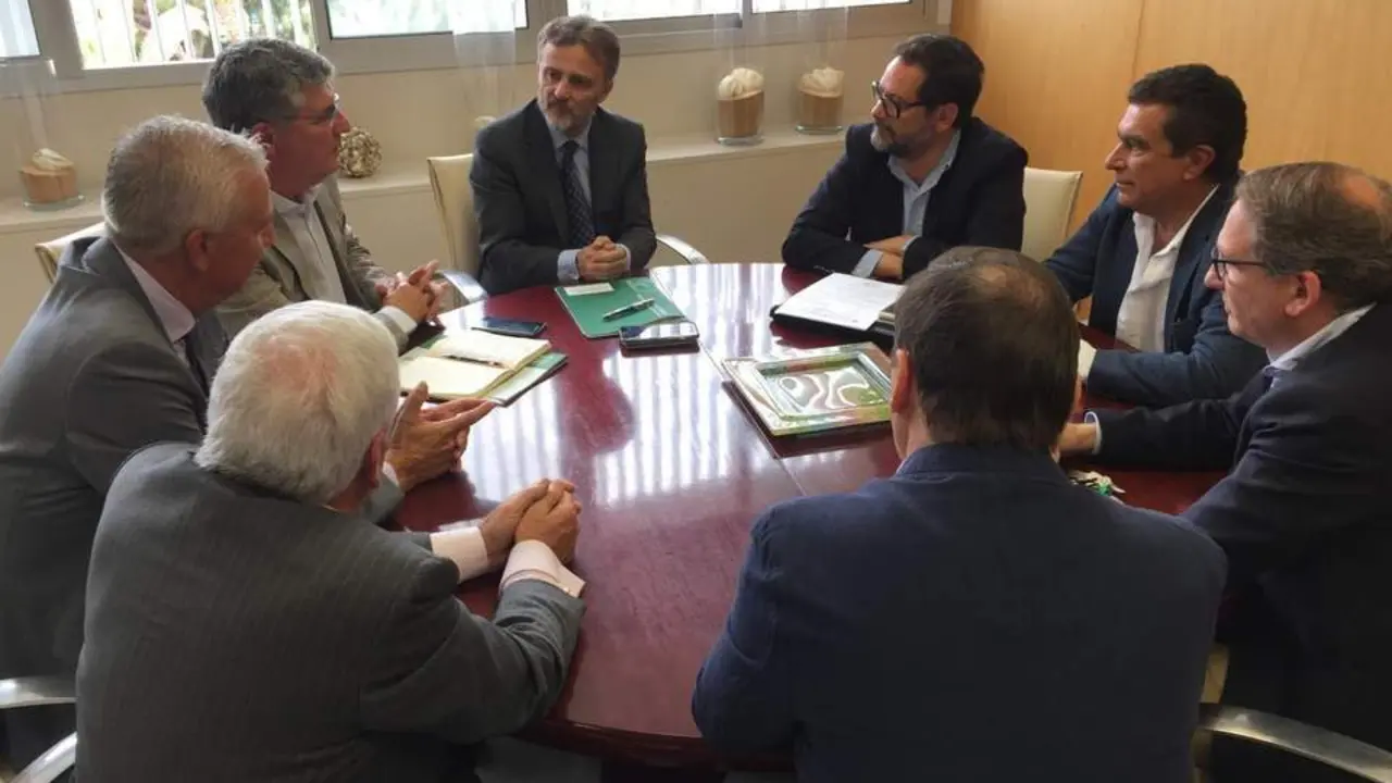 Fiscal con empresarios de Huelva. - VH