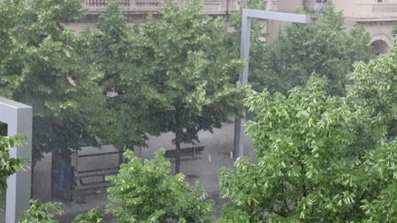 Tormenta en Zaragoza. - Europa Press