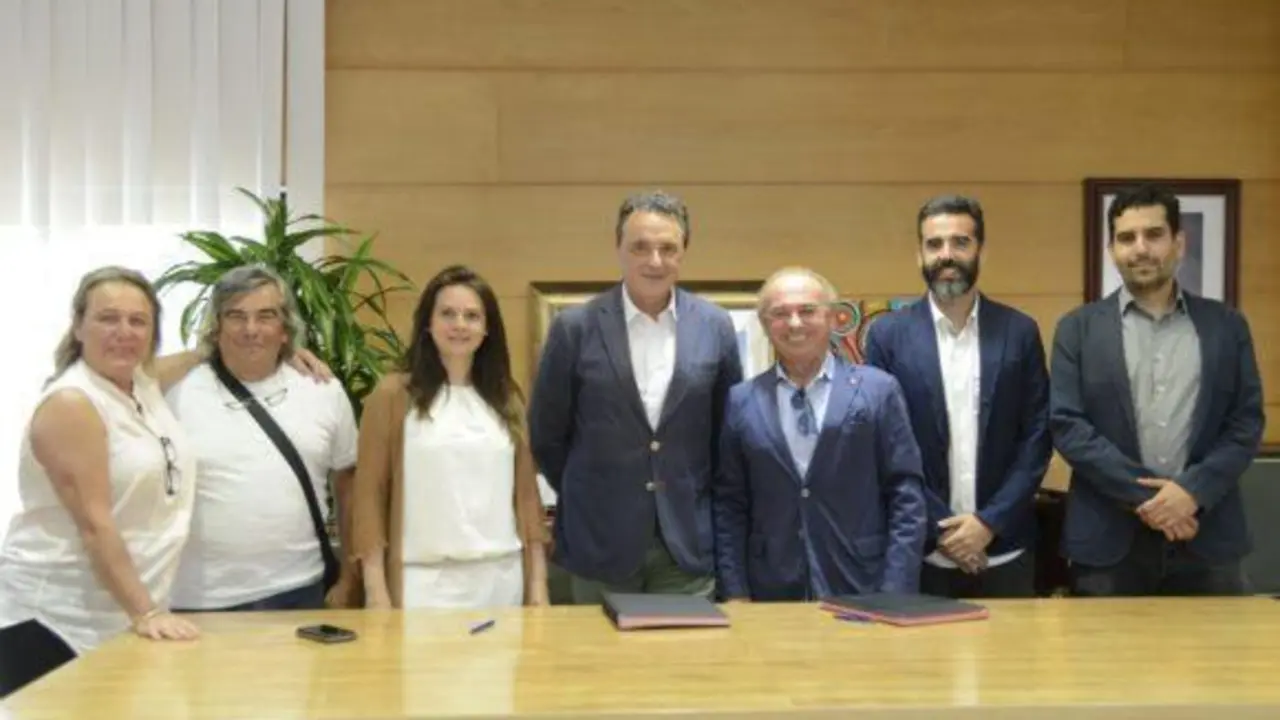 Acuerdo con la Asociaci&oacute;n Paseo Mar&iacute;timo La Carihuela. - V.M.