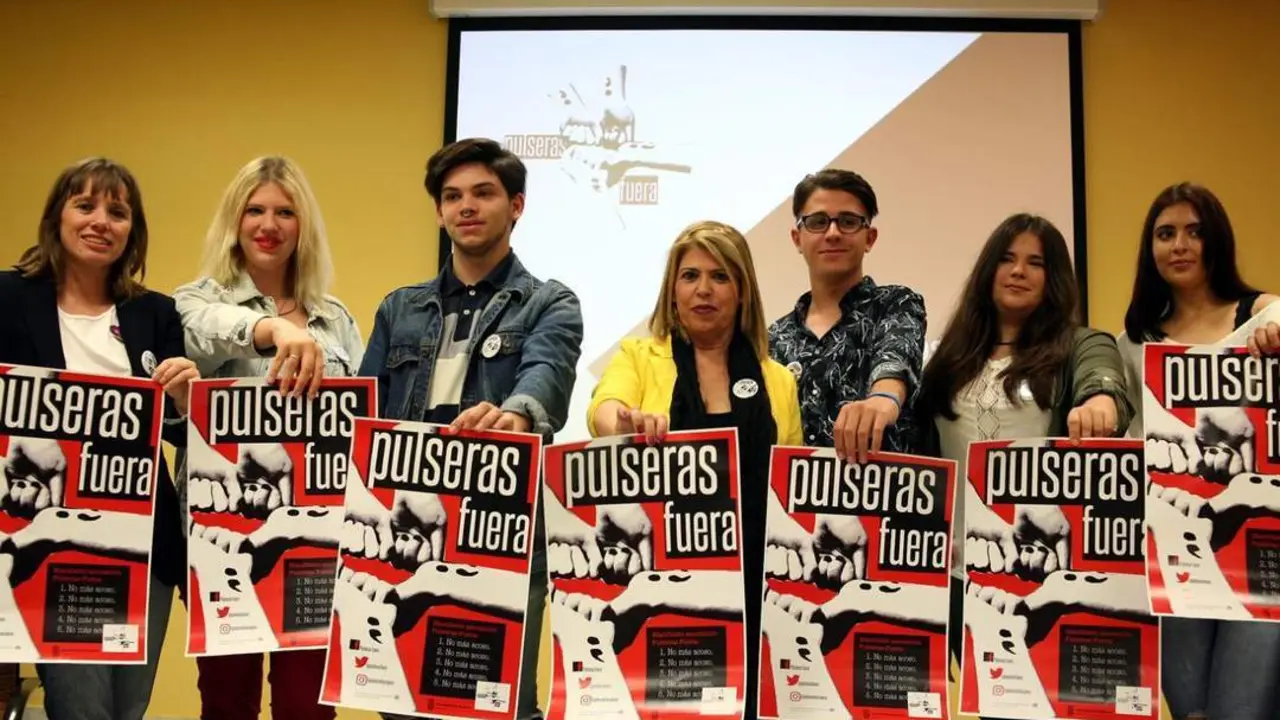 Los impulsores de la campa&ntilde;a junto a la alcaldesa - jerez.es