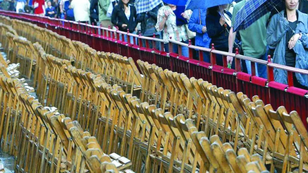 Las sillas por Carrera Oficial. - Archivo