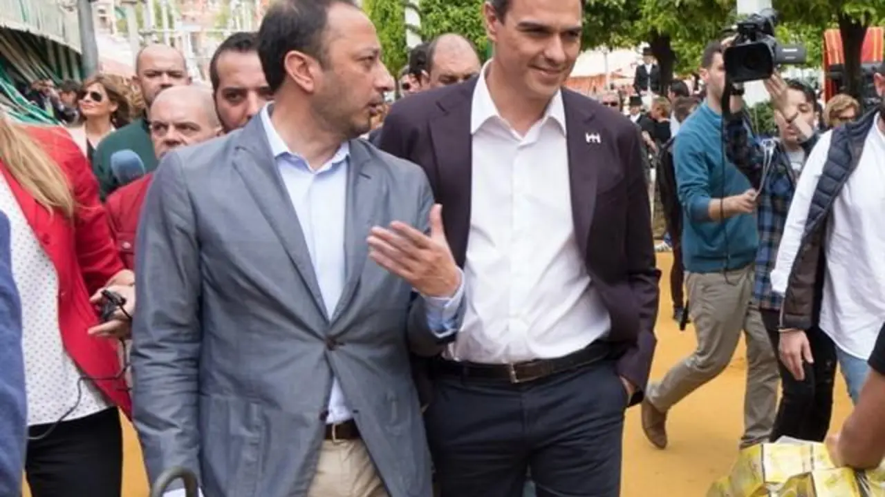G&oacute;mez de Celis y Pedro S&aacute;nchez en la Feria de Abril - E. PRESS
