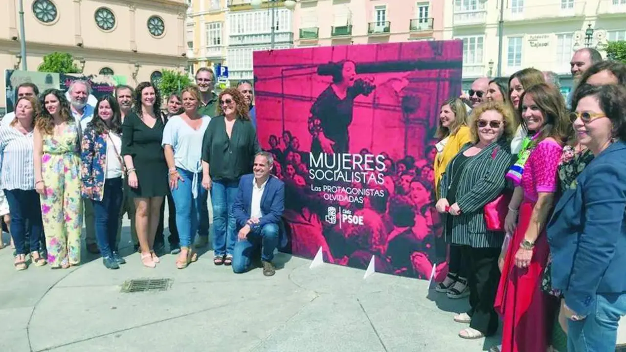 Foto de grupo de las mujeres del PSOE. - Viva
