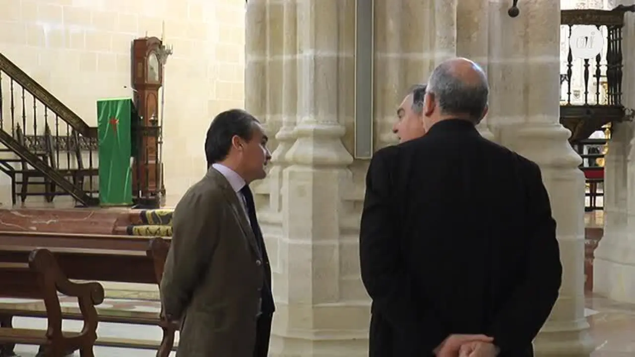 El Obispado reconoce la ayuda de La Caixa y Cajasol a Santiago