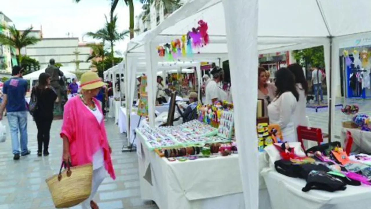Mercado de artesanos Atenea. - V.M.