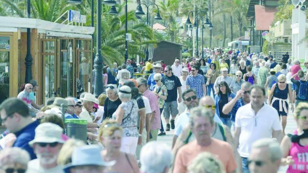 Turistas en Torremolinos. - V.M.