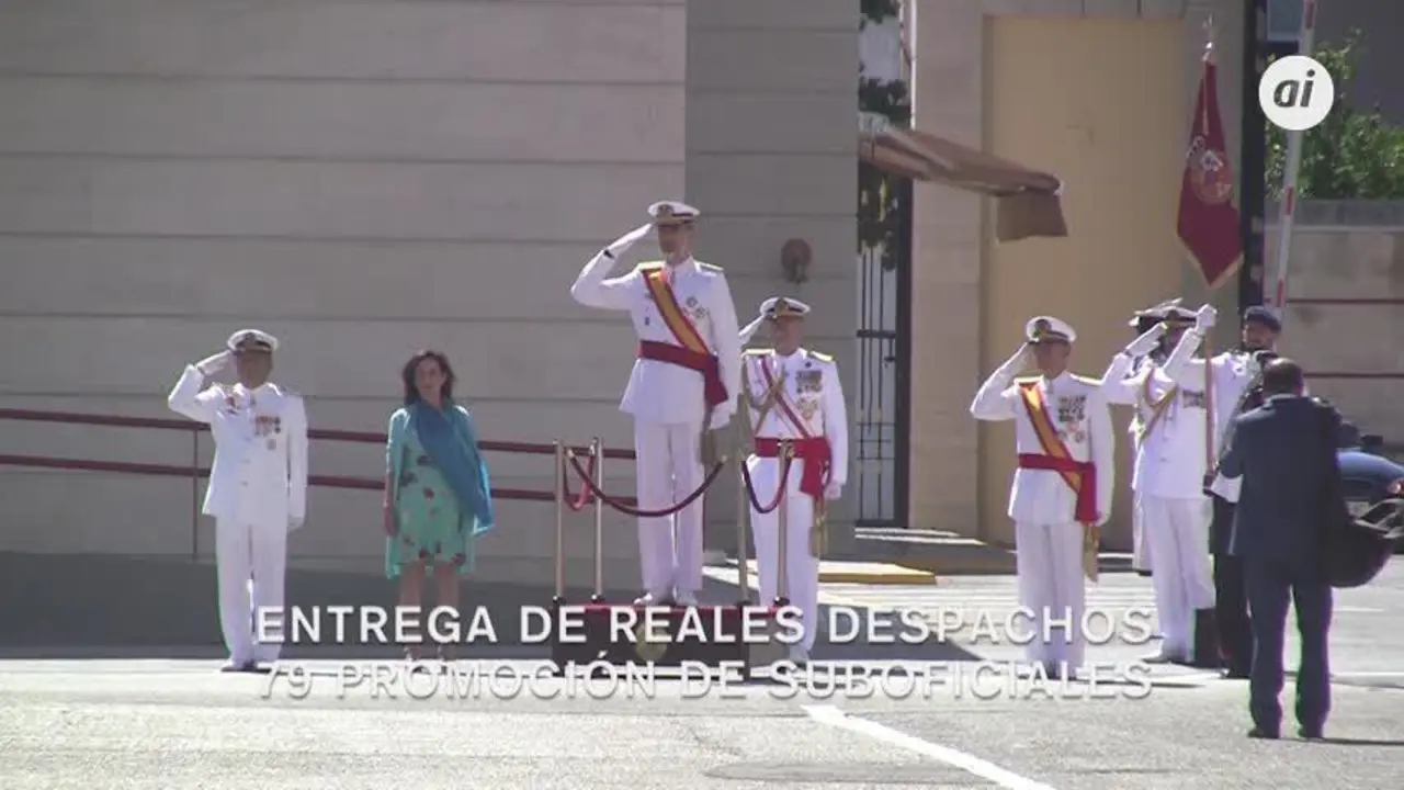 Felipe VI entrega despachos a 178 nuevos sargentos de la Armada