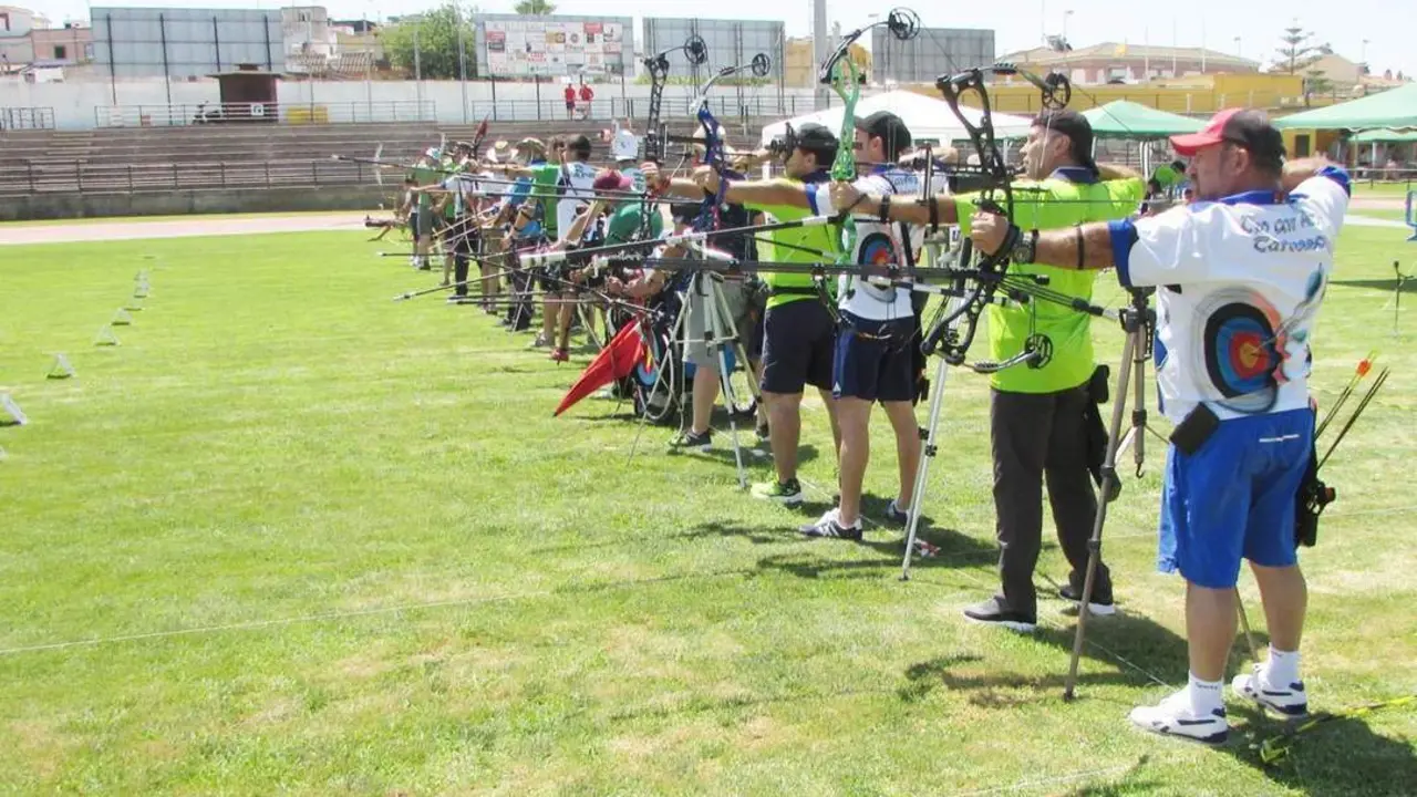 Los arqueros de los seis clubes atinan la vista y los brazos - Ra&uacute;l J. Bustillos