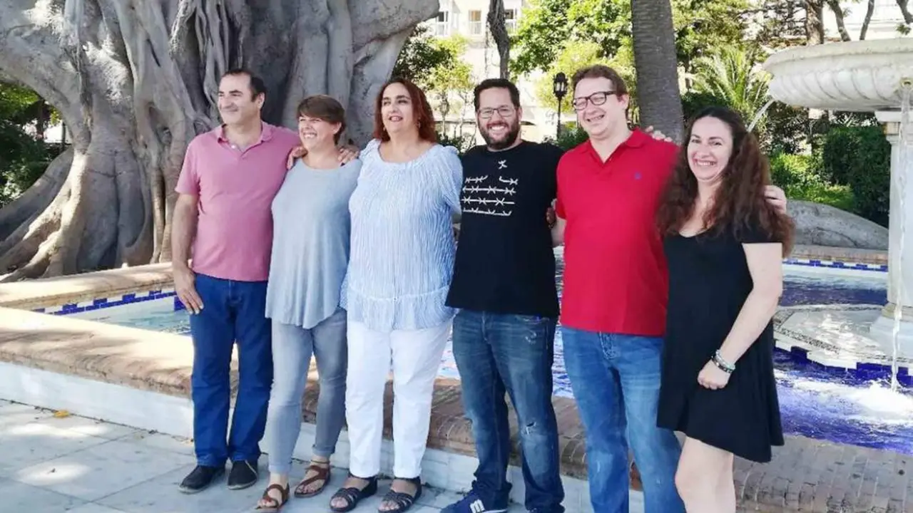 Roc&iacute;o D&iacute;az -la segunda por la izquierda- en C&aacute;diz - A. I.