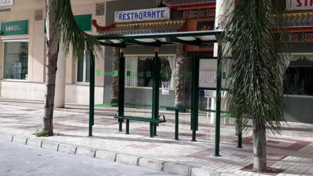 Parada de autob&uacute;s en Torremolinos. - V.M.