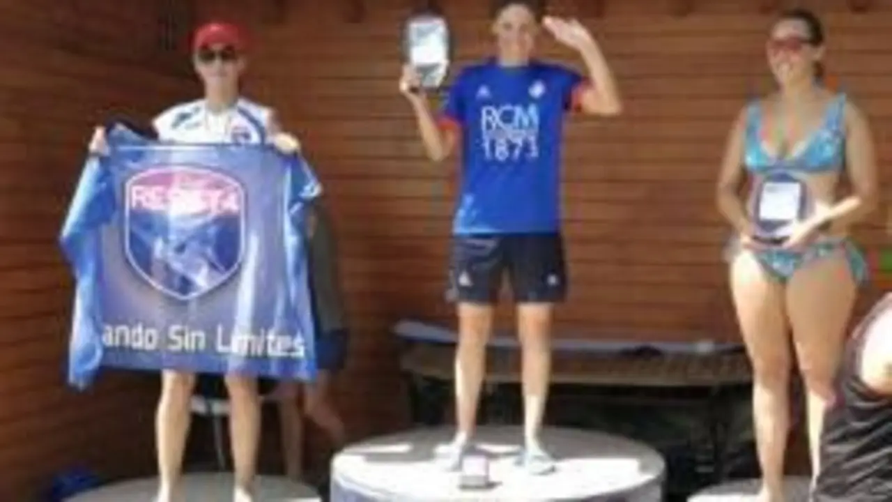 Podio Copa de Espa&ntilde;a de Aguas Abiertas con Est&iacute;baliz P&eacute;rez en el centro. - RCM